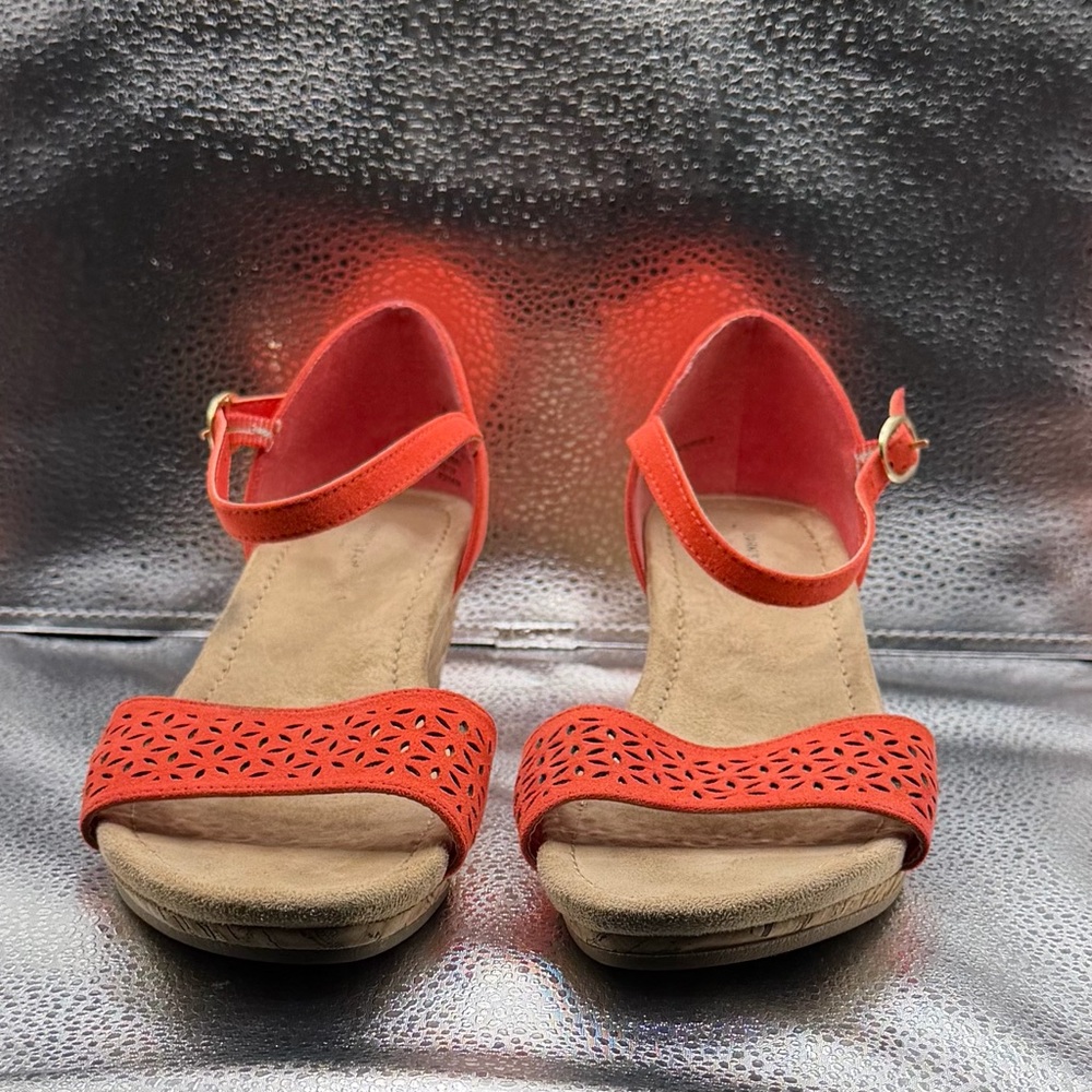 St. John's Bay Elegant Coral Sandals with Cutout Design, size 7.5